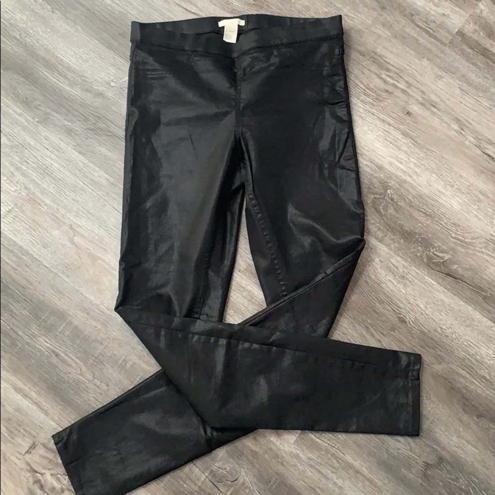 Shiny tight pants